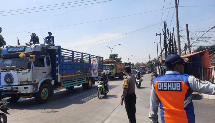 *Pastikan Demo Sopir Truk Berjalan Tertib, Polda Jateng Lakukan Pengamanan dan Pengawalan*