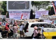 Demo 100 Ribu Warga Pati Tuntut Bupati Sudewo Mundur, Ini Prosedur Pemakzulan Menurut UU