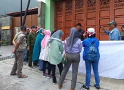 Nasabah Pasang Spanduk di Aset Koperasi BLN, Tuntut Kepastian Hukum