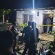 Suasana rumah korban pembunuhan di Wonodadi, Blitar, saat dilakukan pemeriksaan oleh petugas kepolisian.