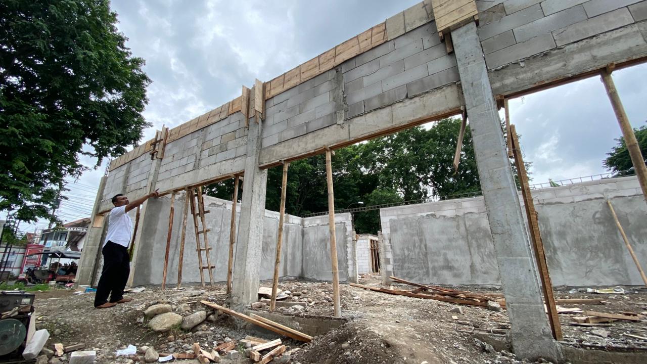 Proses pembangunan gedung koperasi merah putih.