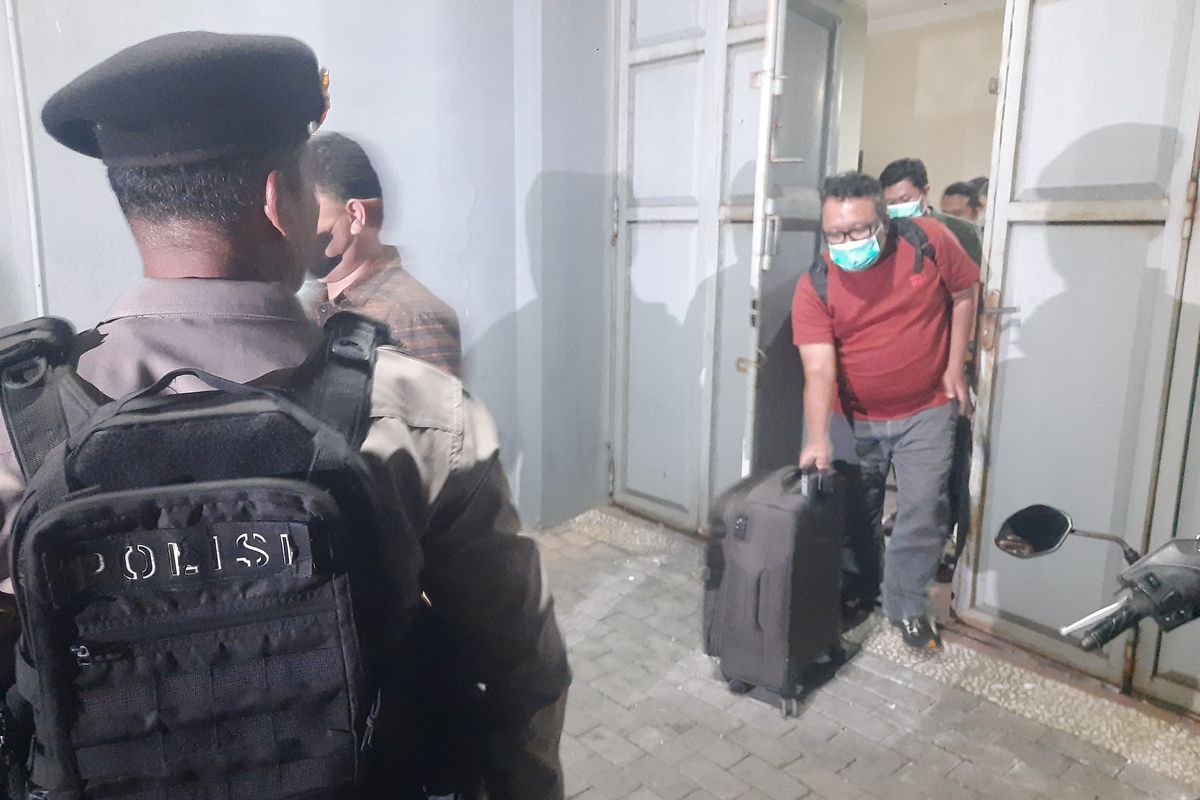 KPK menggeledah koperasi yang diduga milik mantan bupati sudewo