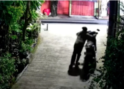 Dua Bocah Terekam CCTV Curi Motor di Permukiman Padat Kota Malang