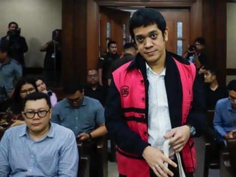 Muhamad Kerry Adrianto Riza, anak Riza Chalid, usai menjalani persidangan di Pengadilan