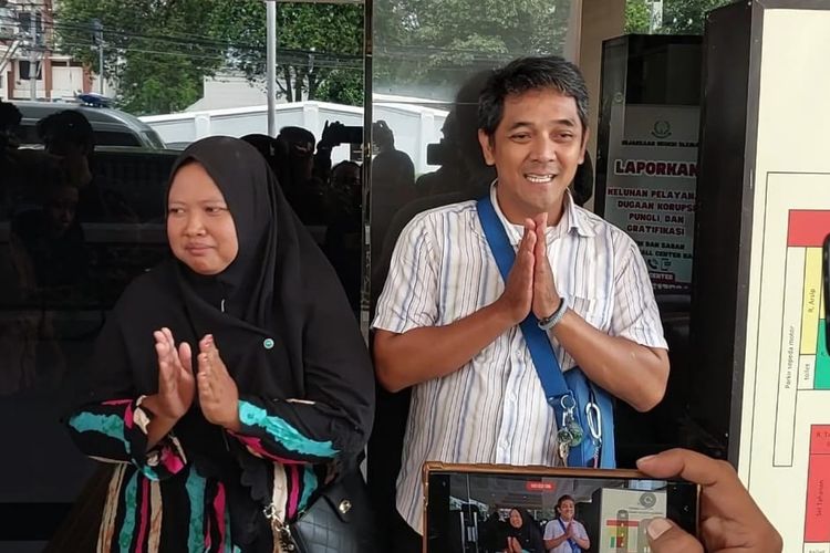Suami dan istri menunjukkan ekspresi lega usai proses hukum terkait kasus pengejaran pelaku penjambretan di Sleman yang sempat menjadi sorotan publik.