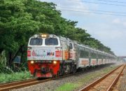 Asyik Rekam Kereta Usai Sahur, Tiga Remaja Tewas Tertabrak di Perlintasan Batang