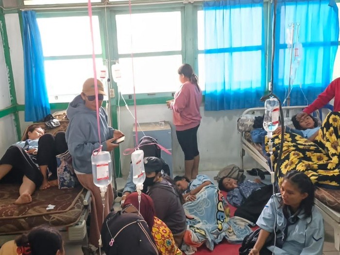 Korban dugaan keracunan makanan program Makanan Bergizi Gratis menjalani perawatan medis di rumah sakit di Ketapang, Kalimantan Barat.