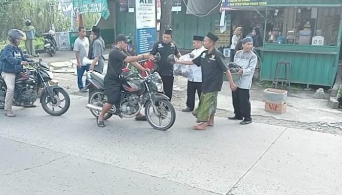 FKSP dan Garda KISAPA Gelar Aksi Berbagi Takjil Gratis di Jalan Wolter Monginsidi