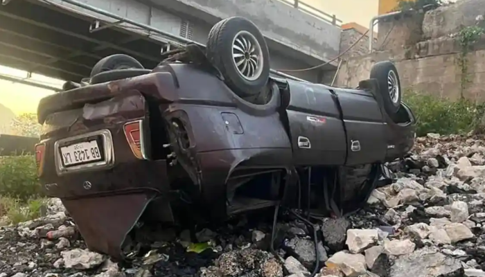 Mobil Masuk Sungai Asahan di Porsea, Lima Penumpang Dilarikan ke RSUD