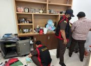 Tim penyidik tindak pidana khusus Kejaksaan Tinggi Kalimantan Timur (Kejati Kaltim) melakukan penggeledahan di Kantor Dinas Energi dan Sumber Daya Mineral (ESDM) Kaltim terkait penyelidikan dugaan korupsi di sektor pertambangan.