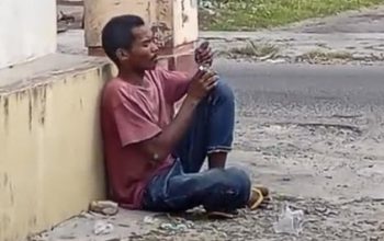 Viral Pria Isap Sabu di Pinggir Jalan Binjai, Pelaku Berhasil Diamankan Polisi.