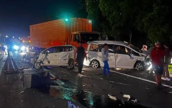 Kondisi kendaraan usai kecelakaan beruntun yang melibatkan 10 kendaraan di Tol Cipularang KM 93 B, Kamis (5/3/2026).