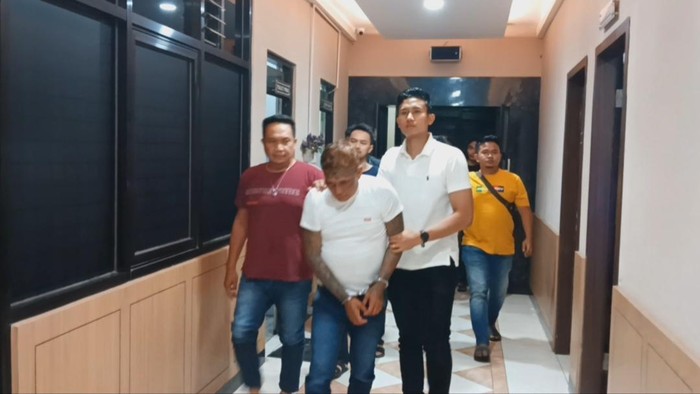 Dadang Sumarna alias Dadang ‘Buaya’, preman Garut yang kembali diamankan polisi atas kasus penganiayaan.