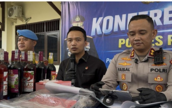 Polres Rembang menggelar konferensi pers pengungkapan kasus jual beli bubuk mercon di Mapolres Rembang, Kamis (12/3/2026).