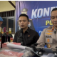 Polres Rembang menggelar konferensi pers pengungkapan kasus jual beli bubuk mercon di Mapolres Rembang, Kamis (12/3/2026).