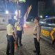 Personel Polsek Curug saat melaksanakan patroli malam dalam rangka operasi kejahatan jalanan guna menjaga keamanan dan ketertiban masyarakat di wilayah Tangerang Selatan.