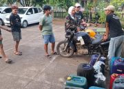 Kapolsek Pontianak Selatan AKP Inayatun Nurhasanah meminta keterangan sejumlah warga yang diduga melakukan penyalahgunaan BBM bersubsidi jenis Pertalite.