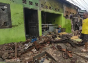 Diduga Sopir Mengantuk, Truk Bermuatan Telur Hantam Warung di Subang, 1 Tewas