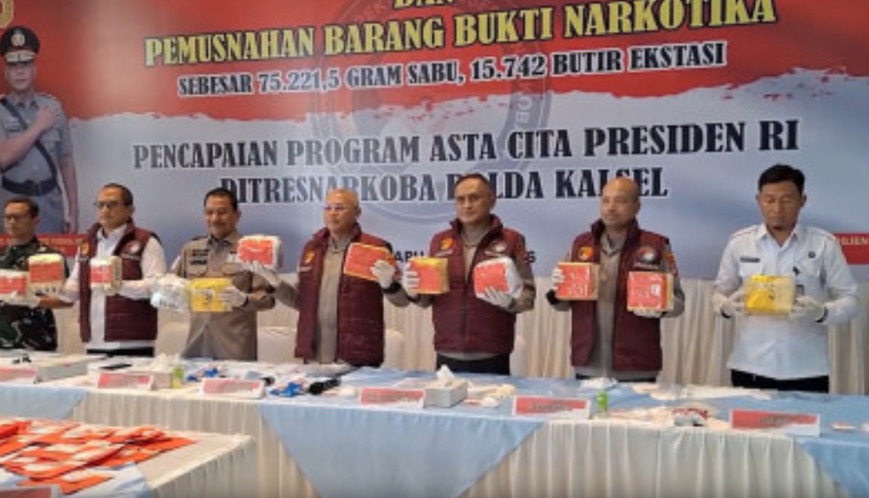 Polda Kalimantan Selatan memusnahkan sekitar 75 ribu gram narkotika hasil pengungkapan selama dua bulan pada Senin.