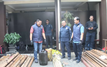 Puluhan pipa yang diduga digunakan untuk aktivitas pengeboran minyak ilegal diamankan oleh Ditreskrimsus Polda Jawa Tengah sebagai barang bukti hasil pengungkapan kasus di wilayah Blora dan Rembang.