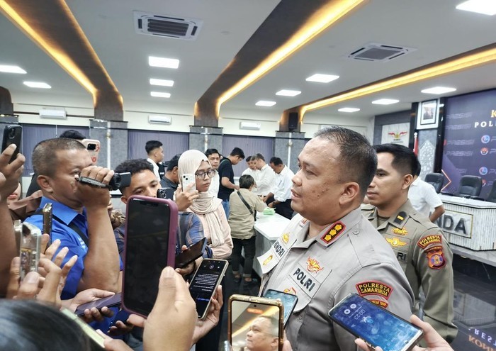 Kapolresta Samarinda, Kombes Hendri Umar, saat memberikan keterangan terkait temuan potongan jari di Samarinda.