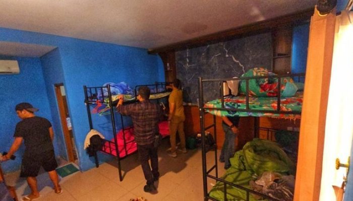 Puluhan WNA Asal China Kabur dari Cimaja, Terungkap Jaringan Siber Berkedok Wisata di Sukabumi.