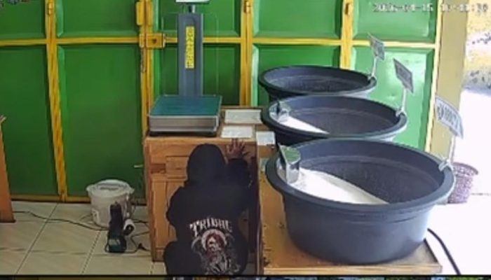 Gagal Mencuri di Tasikmalaya, Perempuan Ini Berbuat Tak Senonoh di Tengah Jalan.