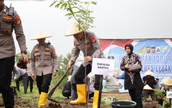 Kapolda Banten Tanam 1.000 Pohon dan Resmikan Jembatan Merah Putih Presisi di Lebak